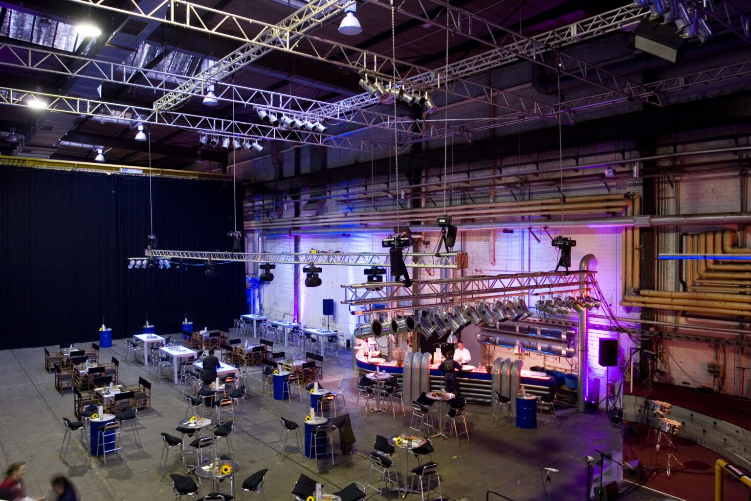 Beschallung (Line-Array) mieten für Hallen und große Räumlichkeiten